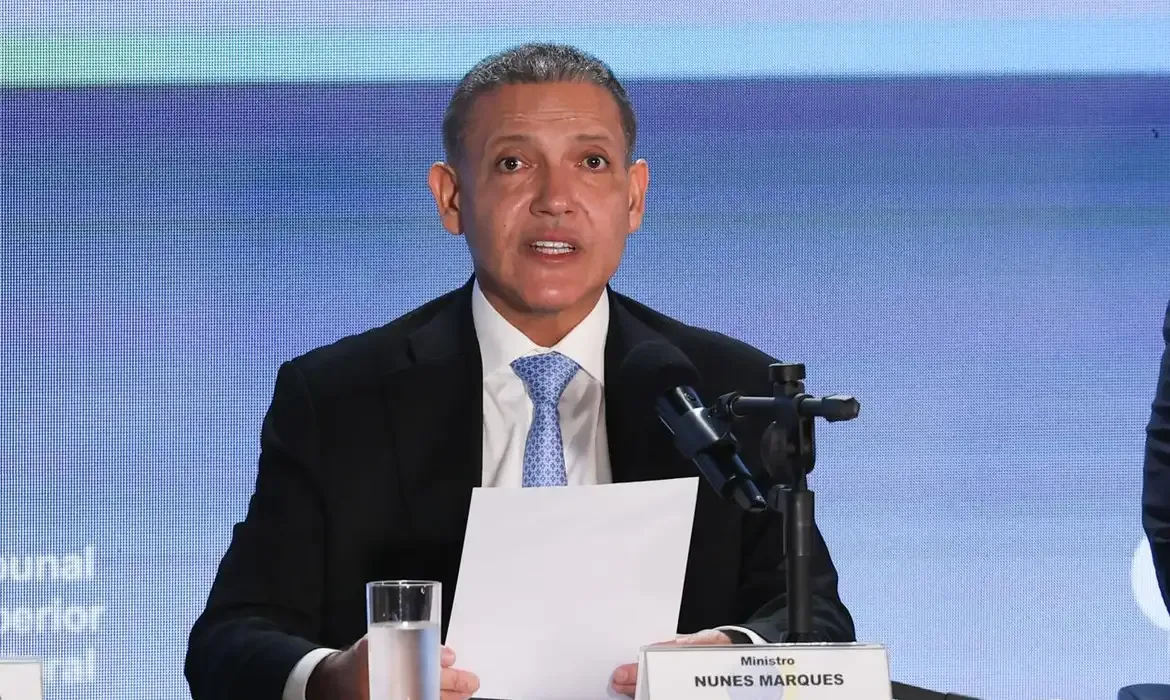 Presidente do TSE diz que eleições ocorreram dentro da normalidade após Flávio falar em fraude
