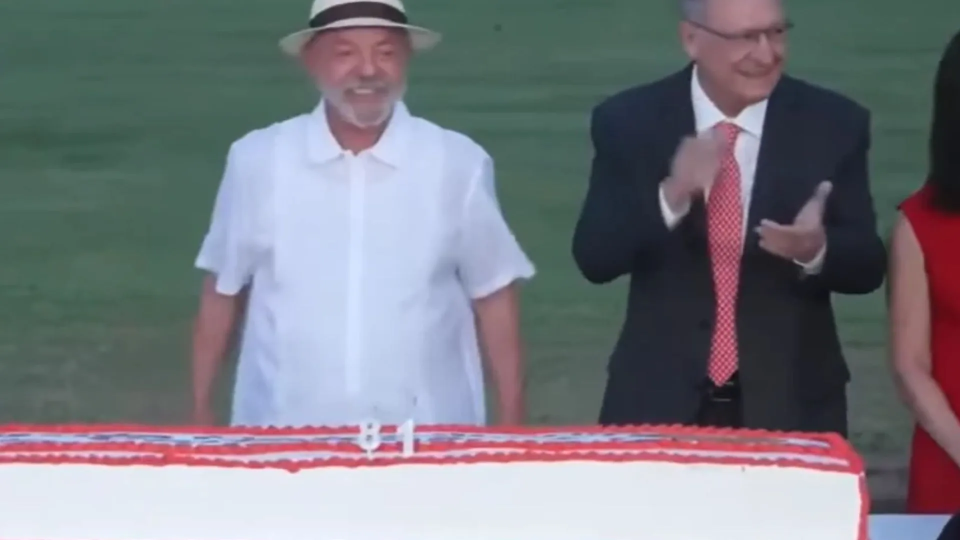 Lula completa 81 anos e comemora aniversário com bolo gigante no Palácio da Alvorada