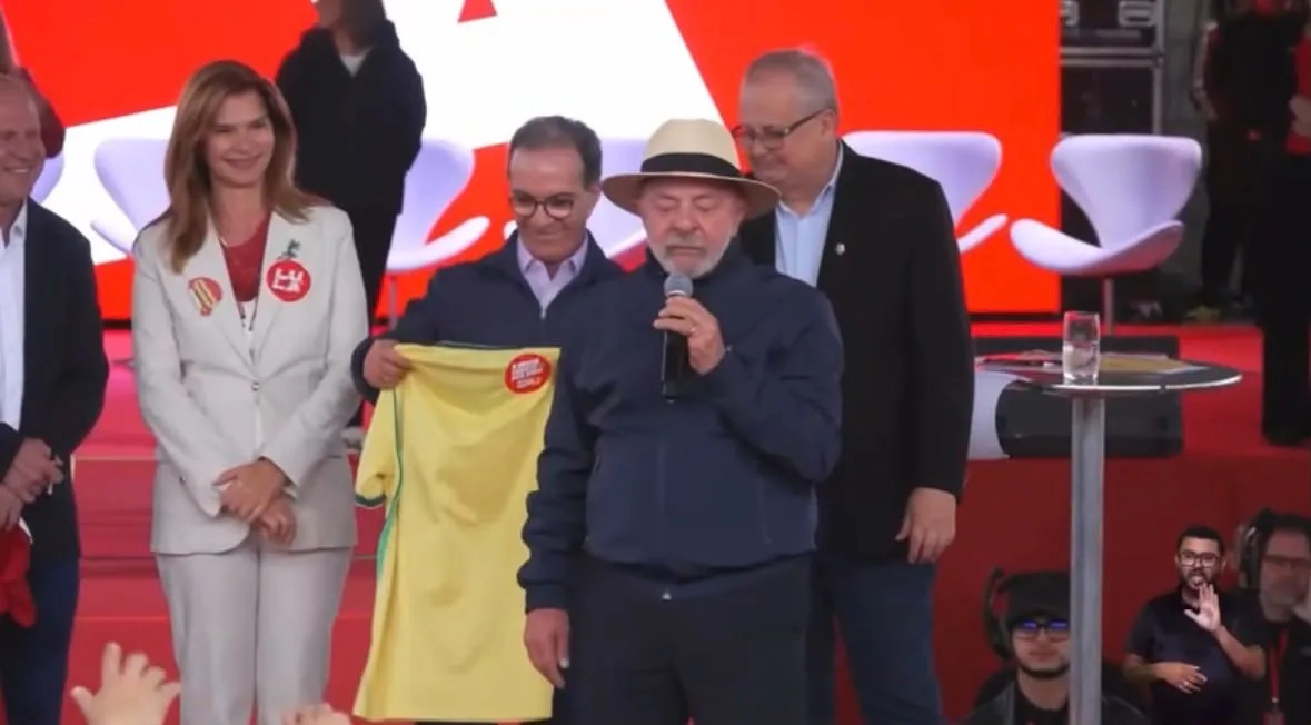 Lula diz que quer vencer eleição para “manter Bolsonaro na cadeia”