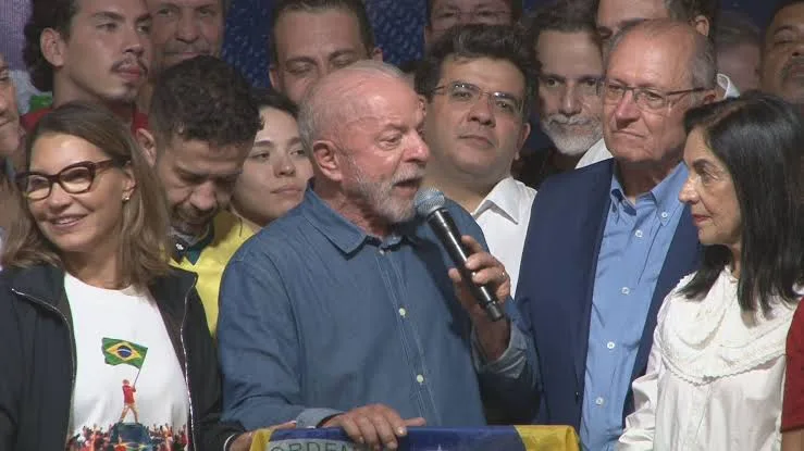 “Corinthians parece o Bolsonaro, só perde”, diz Lula após reeleição