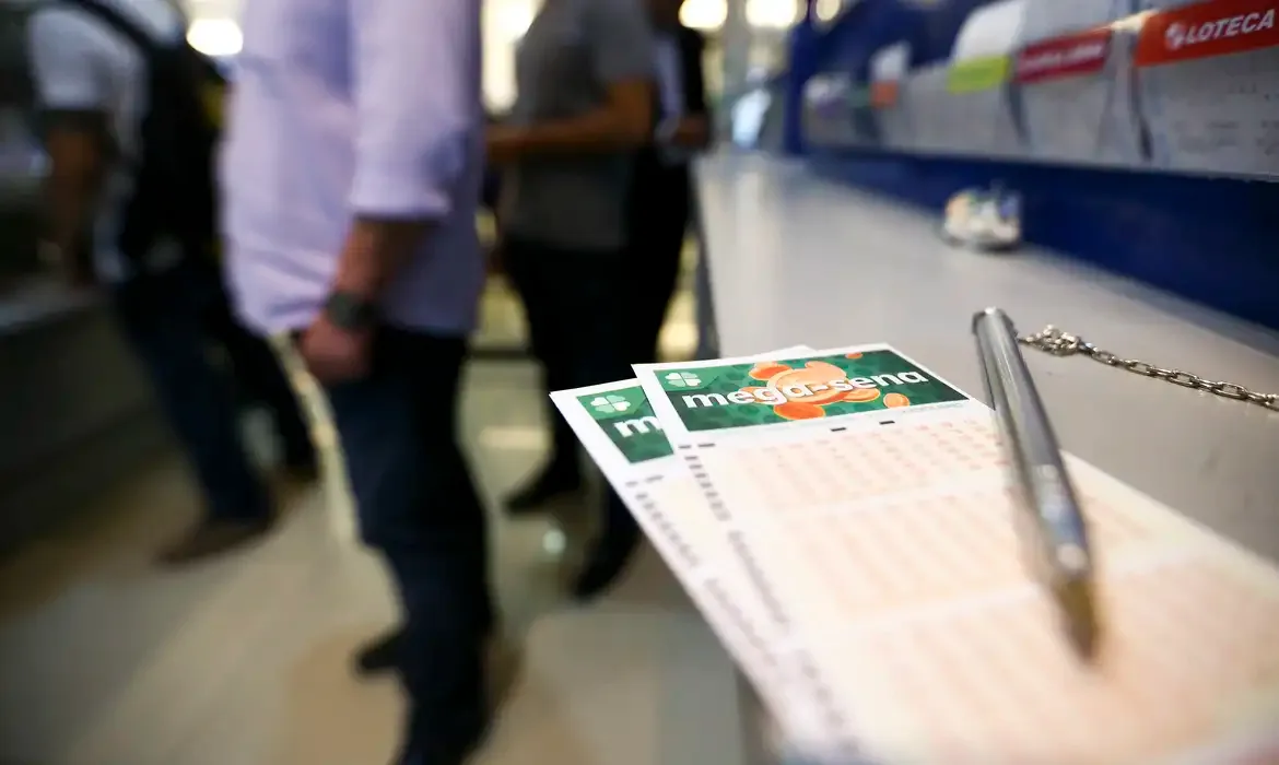 Mega-Sena acumula e prêmio chega a R$ 300 milhões; veja números sorteados