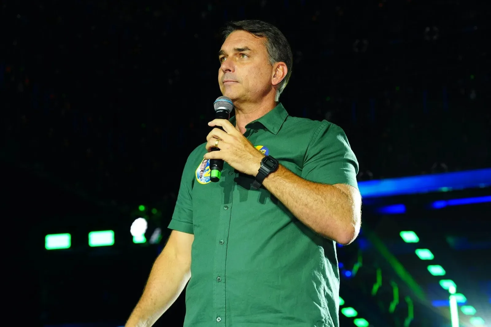 Nos Estados Unidos, Flávio Bolsonaro se declara o "verdadeiro presidente eleito do Brasil"