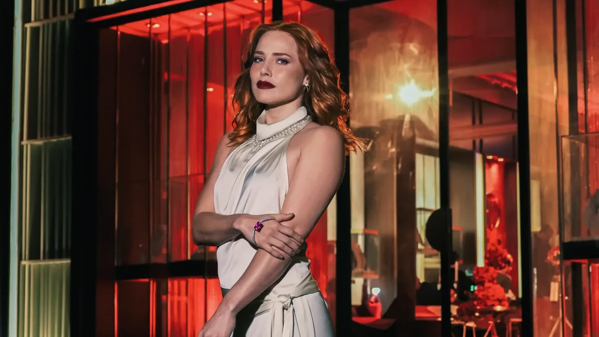 Adriana, personagem de Letícia Colin, surge com novo visual e é apresentada como nova sócia da joalheria dos Brandão em Quem Ama Cuida. Foto: Reprodução/Globo Quem Ama Cuida: Adriana surge com novo visual e é anunciada como sócia da joalheria