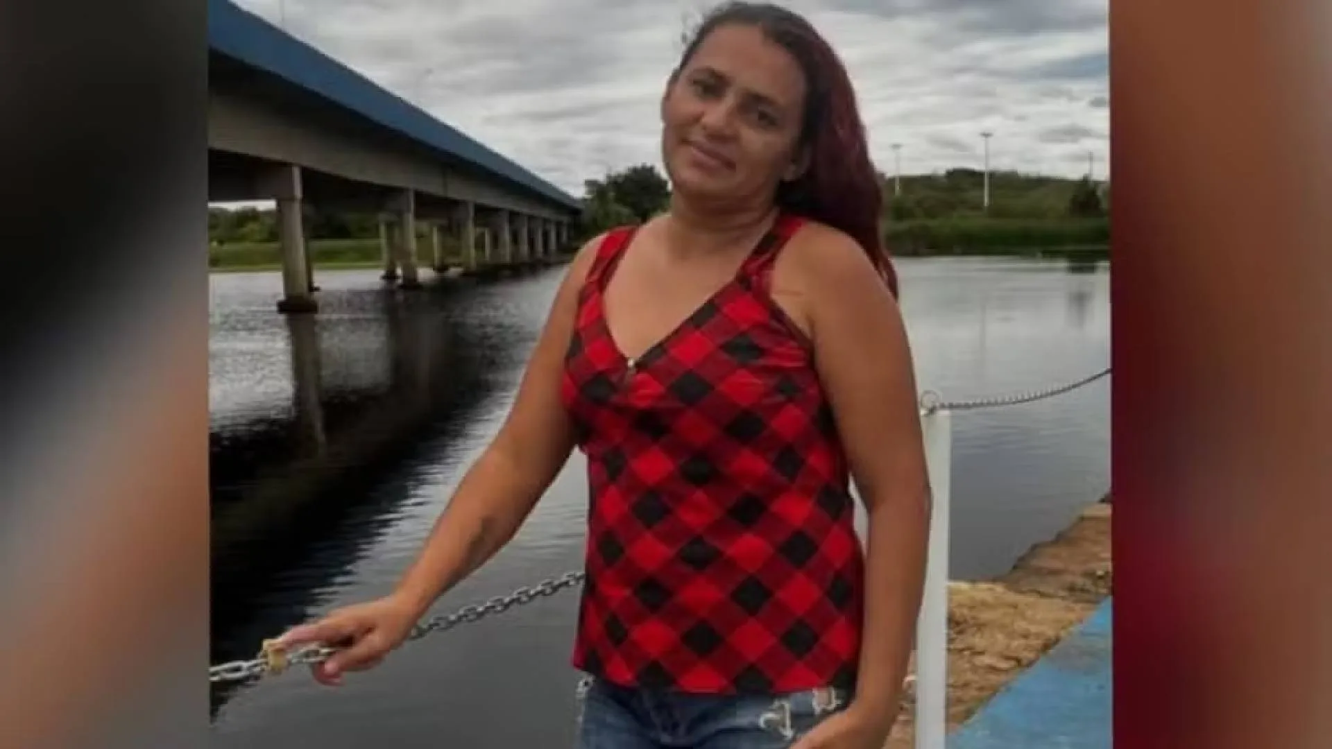 Mulher é morta a facadas em Arneiroz; suspeito de feminicídio é procurado no Ceará