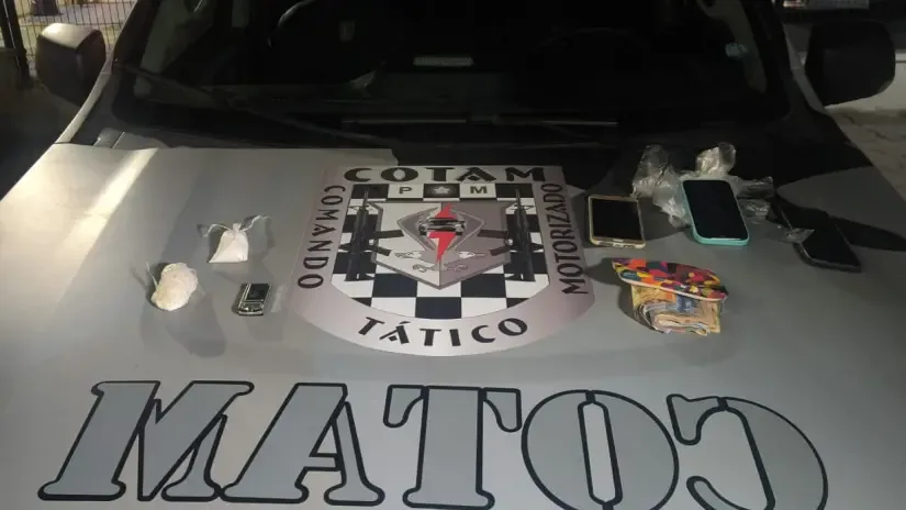 Cocaína é encontrada dentro de panetone em comércio no José Walter, em Fortaleza
