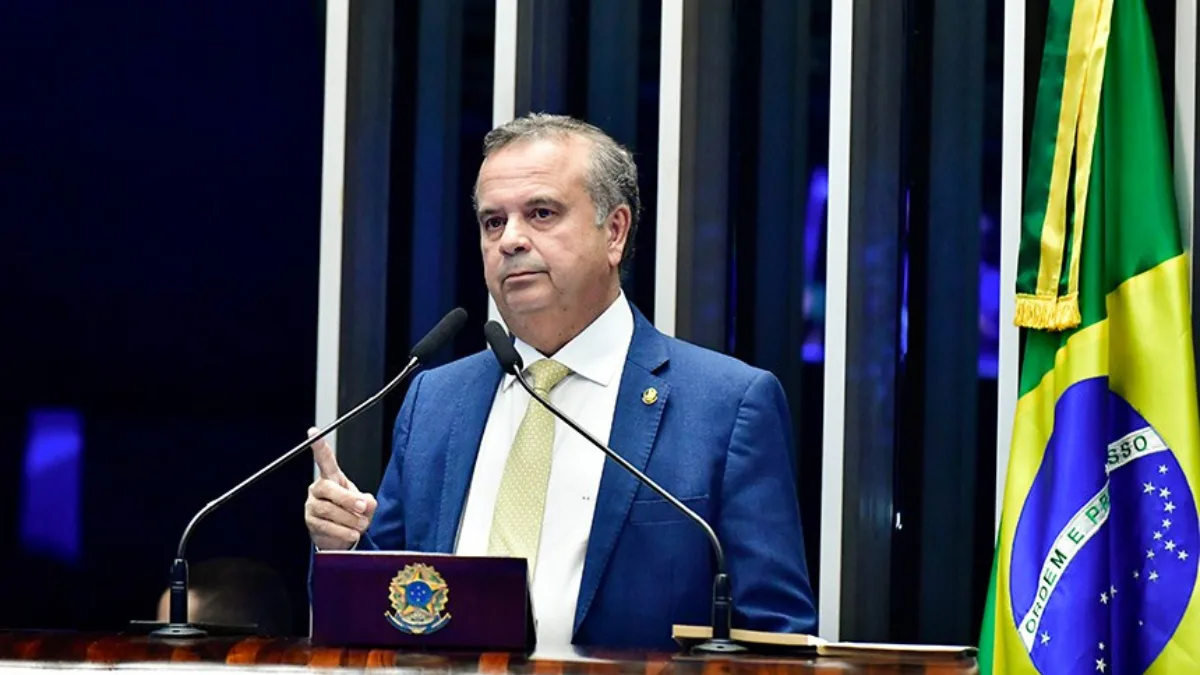 Coordenador de Flávio Bolsonaro diz que conversa com Moraes e Dino pode ocorrer após eleição