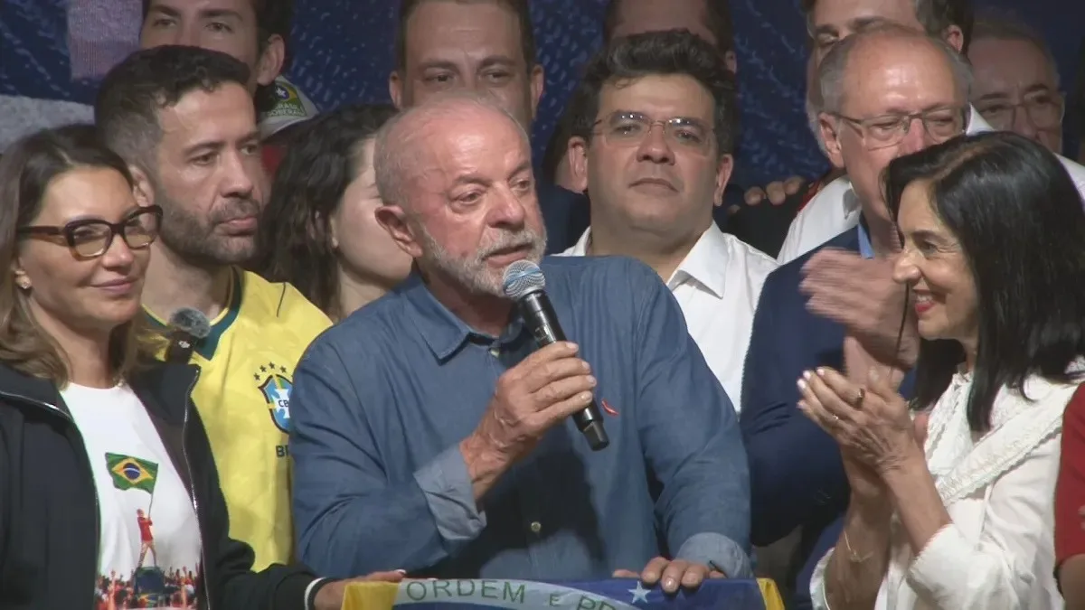 Lula define resultado das eleições como "derrota do negacionismo" em primeiro discurso