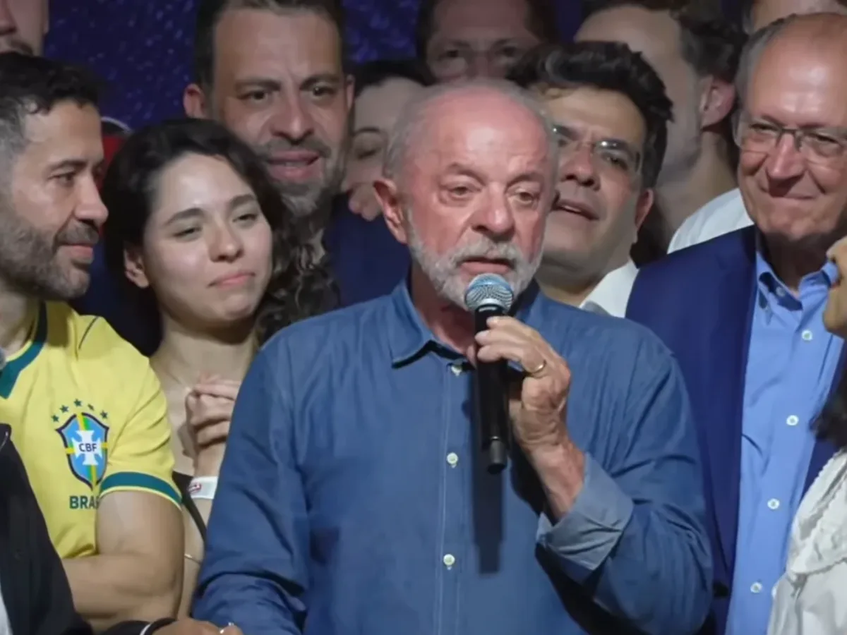 “Nunca ganhei eleição no 1º turno, mas nunca perdi no 2º”, diz Lula em discurso