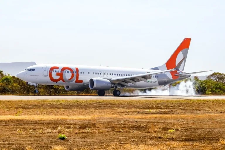 Avião da Gol com destino a Fortaleza faz pouso de urgência em Petrolina após problema em motor
