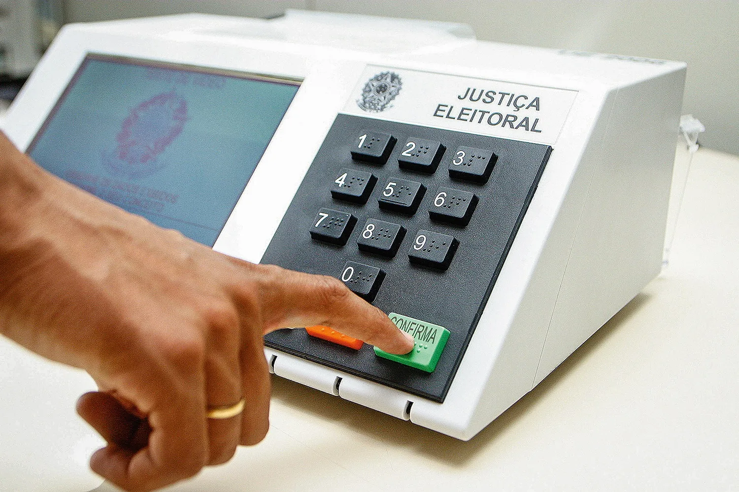 STF prorroga votação do segundo turno até as 19h em todo o Brasil