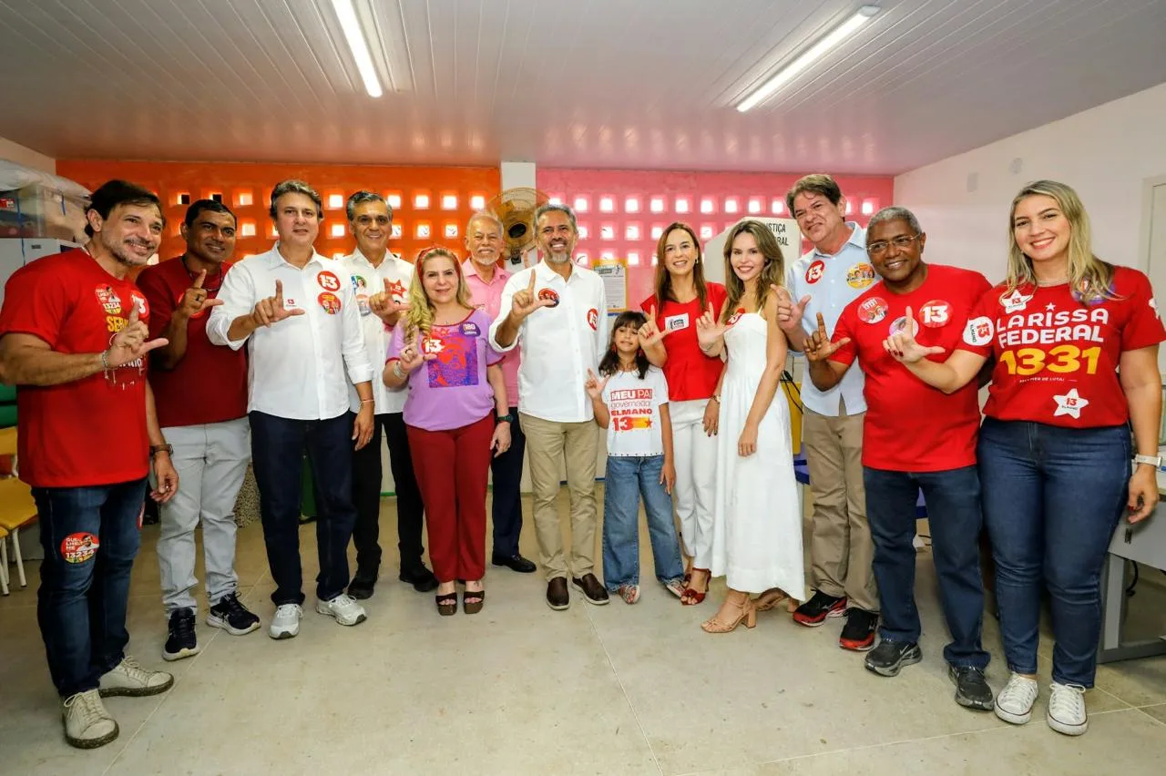 Elmano de Freitas vota em Caucaia e diz ter expectativa positiva para resultado das eleições