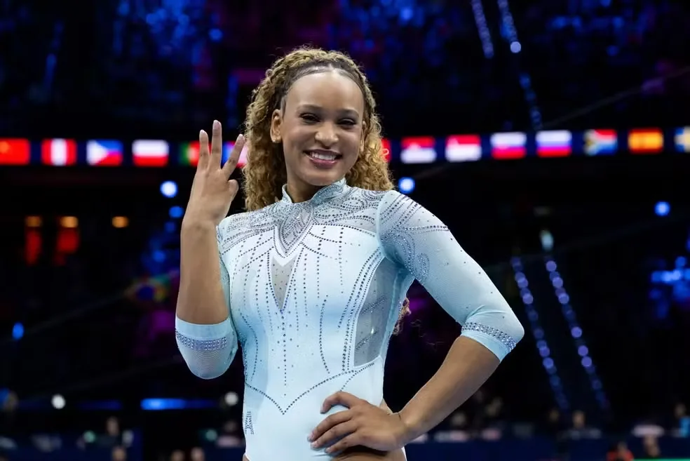 Rebeca Andrade conquista ouro no Mundial de Ginástica e chega a 10 medalhas na competição