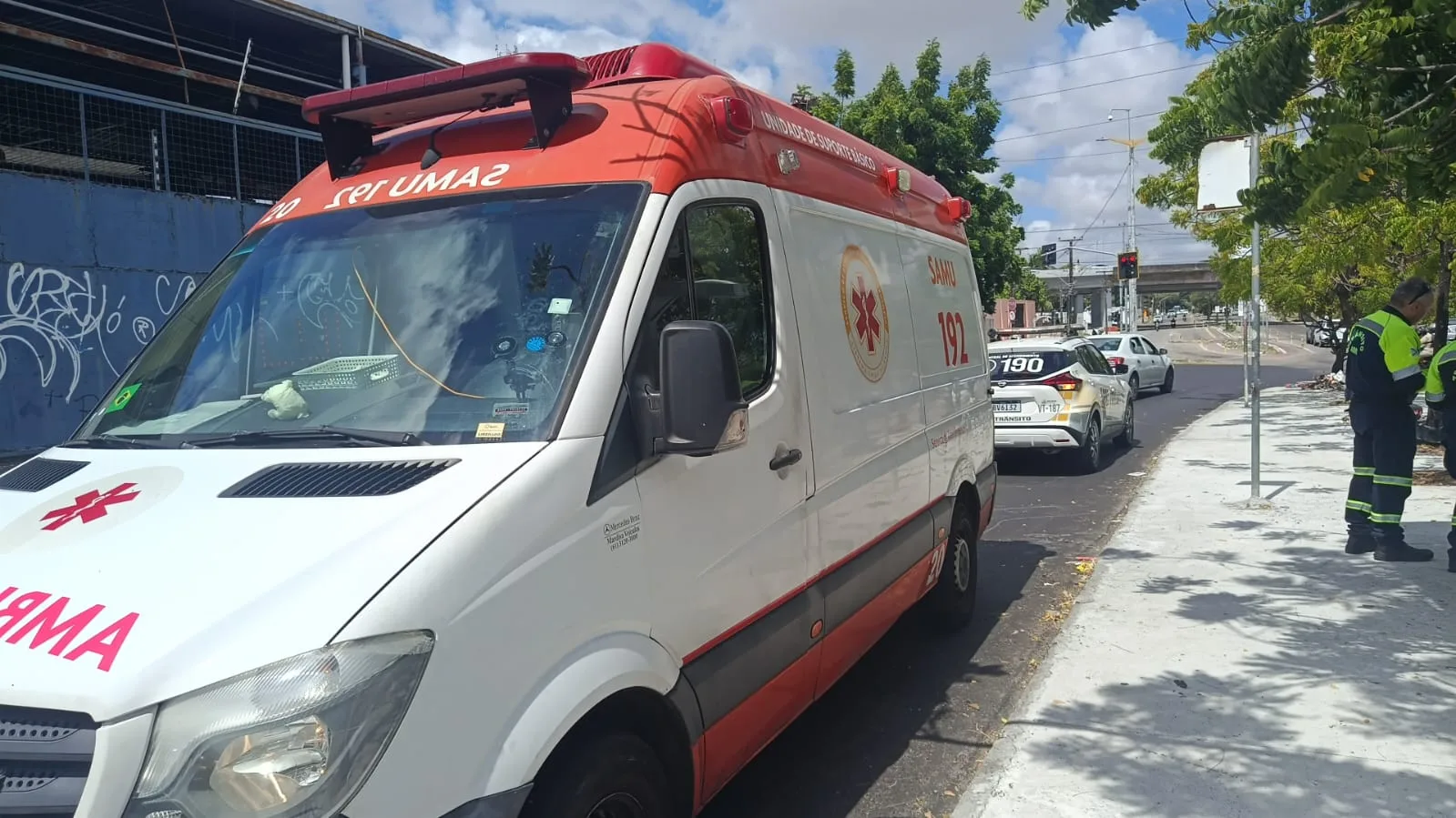 Idosa é atropelada por motocicleta na Avenida Borges de Melo, em Fortaleza