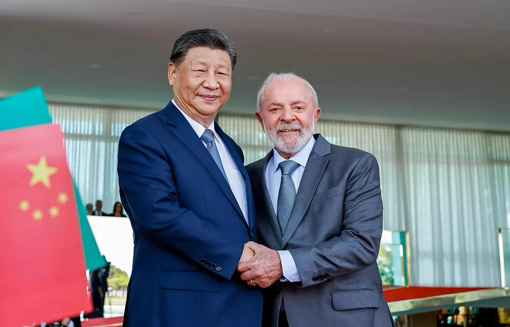 Xi Jinping parabeniza Lula e defende ampliar parceria estratégica entre Brasil e China