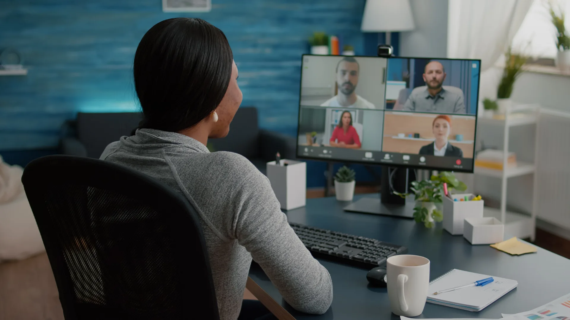 Desafios da liderança corporativa em 2022: Comunicação Consciente no contexto do home office e trabalho híbrido