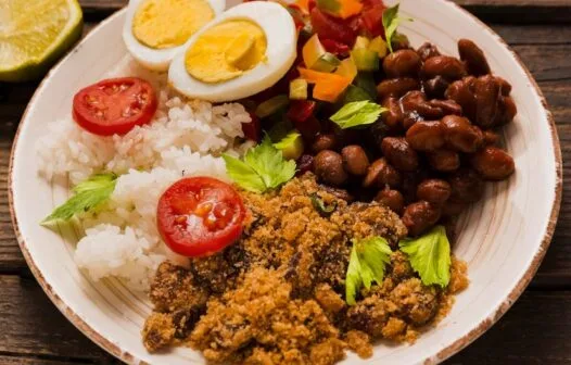 Vale-refeição dura apenas 13 dias e trabalhador precisa usar salário para completar a alimentação do mês, aponta pesquisa