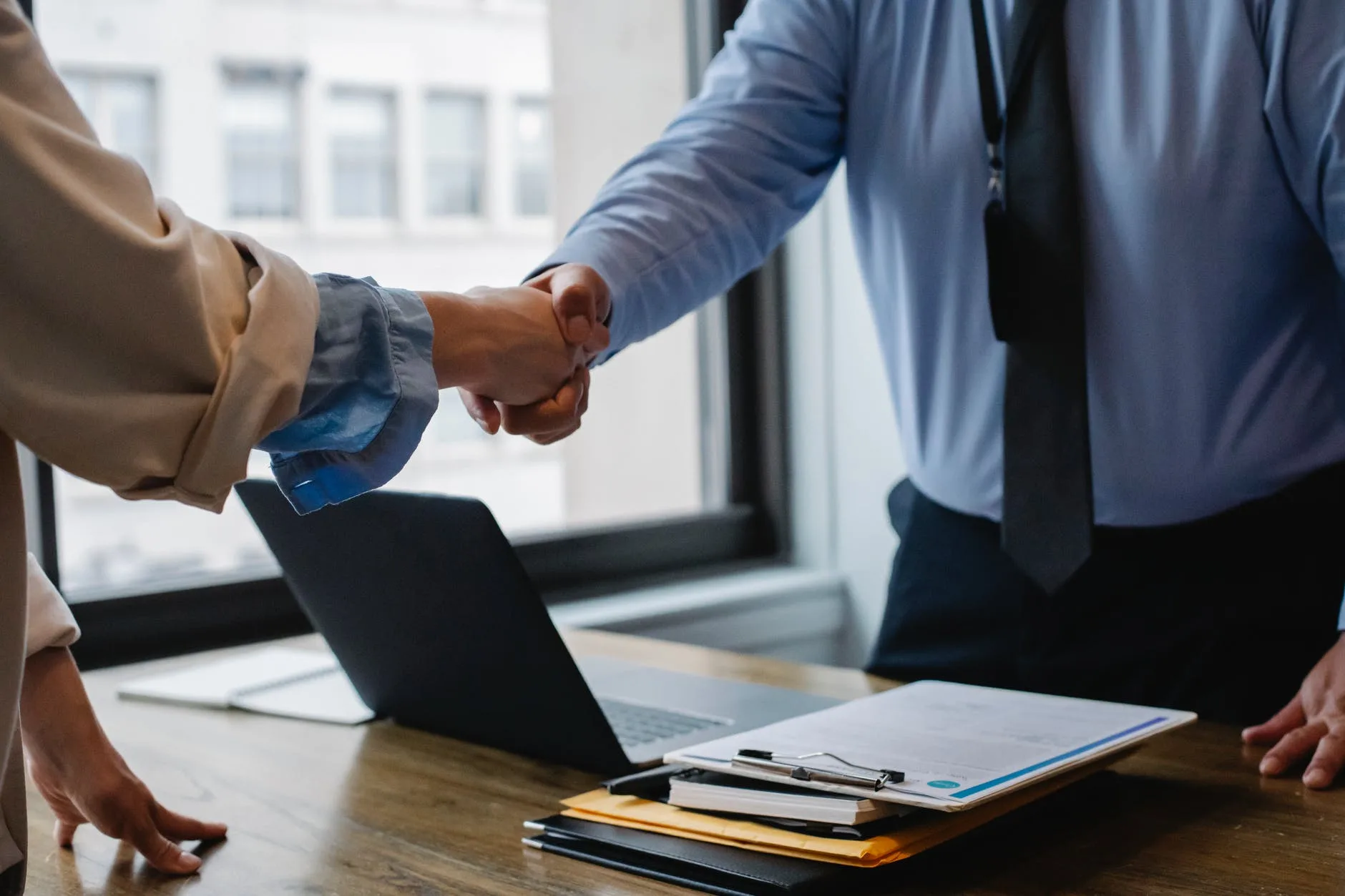 Trabalho híbrido deve ser regulamentado via acordo coletivo