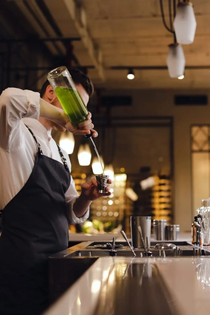 Instituto abre inscrições para formação gratuita de bartenders