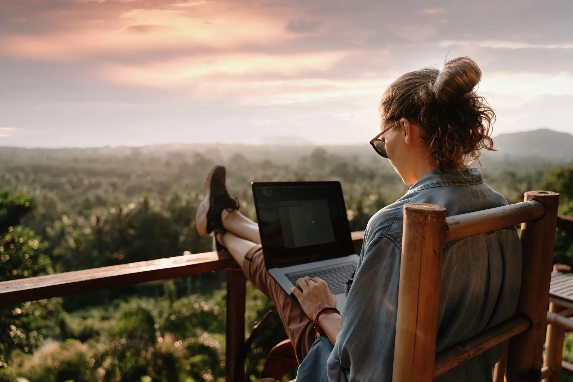 Especialista comenta o movimento de rejeição de viver para o trabalho e o aumento de pedidos de demissão