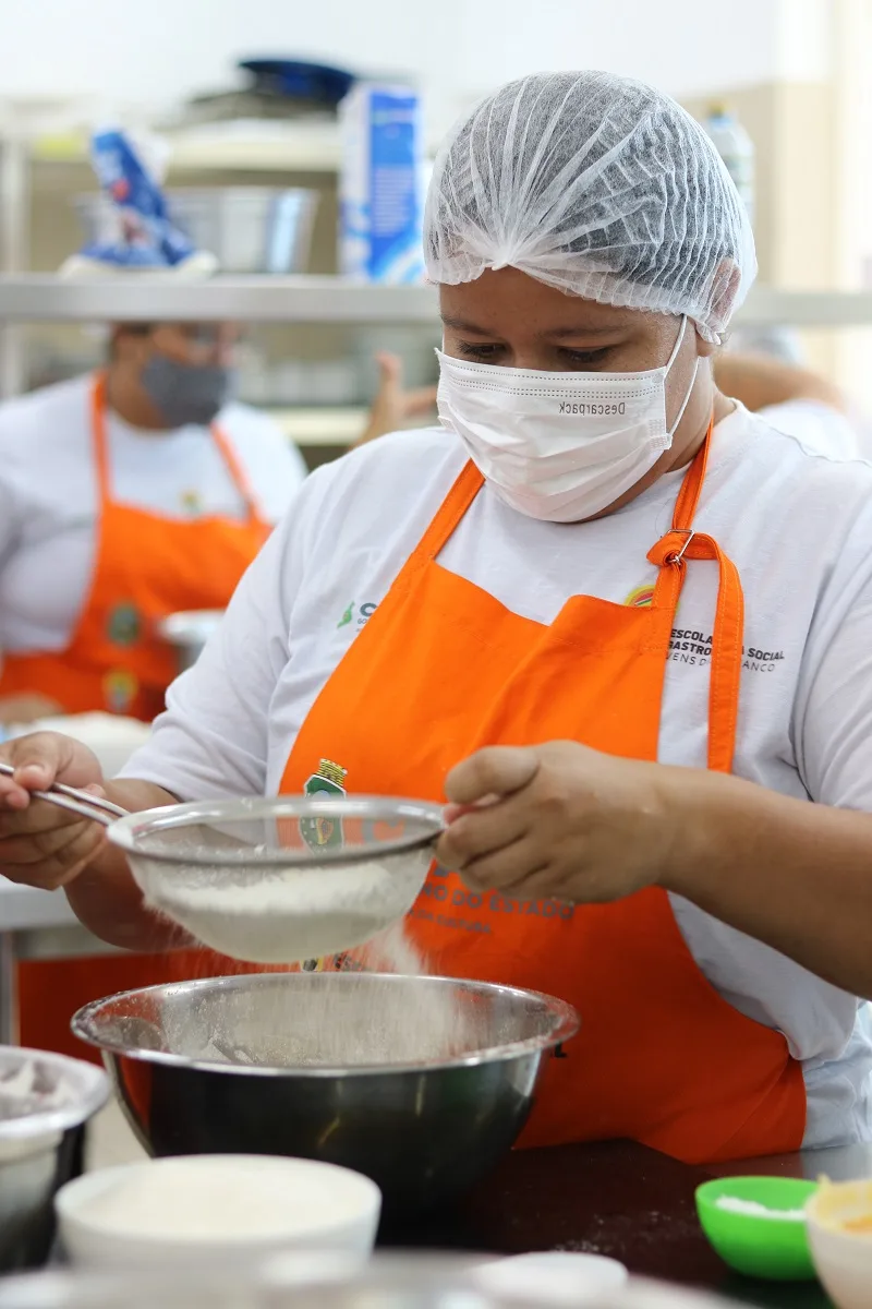 Escola de Gastronomia Social oferta 190 vagas em cursos presenciais e on-line gratuitos