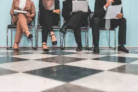 Mesma vaga, salários diferentes para homens e mulheres; 45% delas já passaram por isso