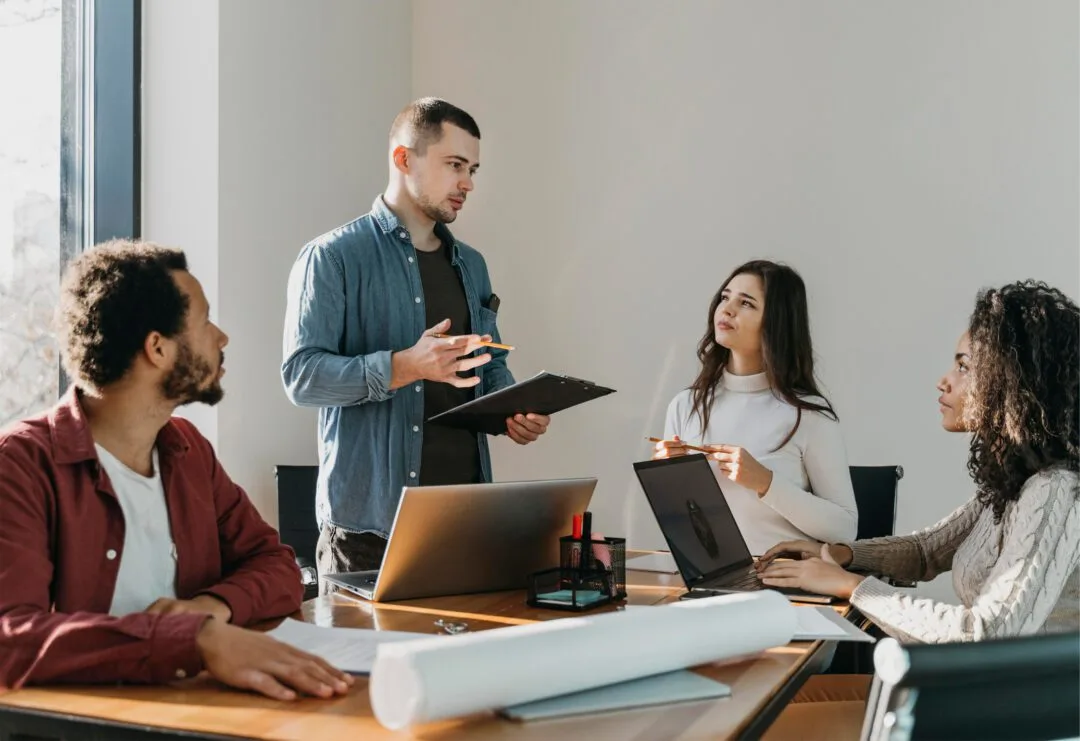 Semana de trabalho de 4 dias aumenta a produtividade? Especialista analisa novo estudo