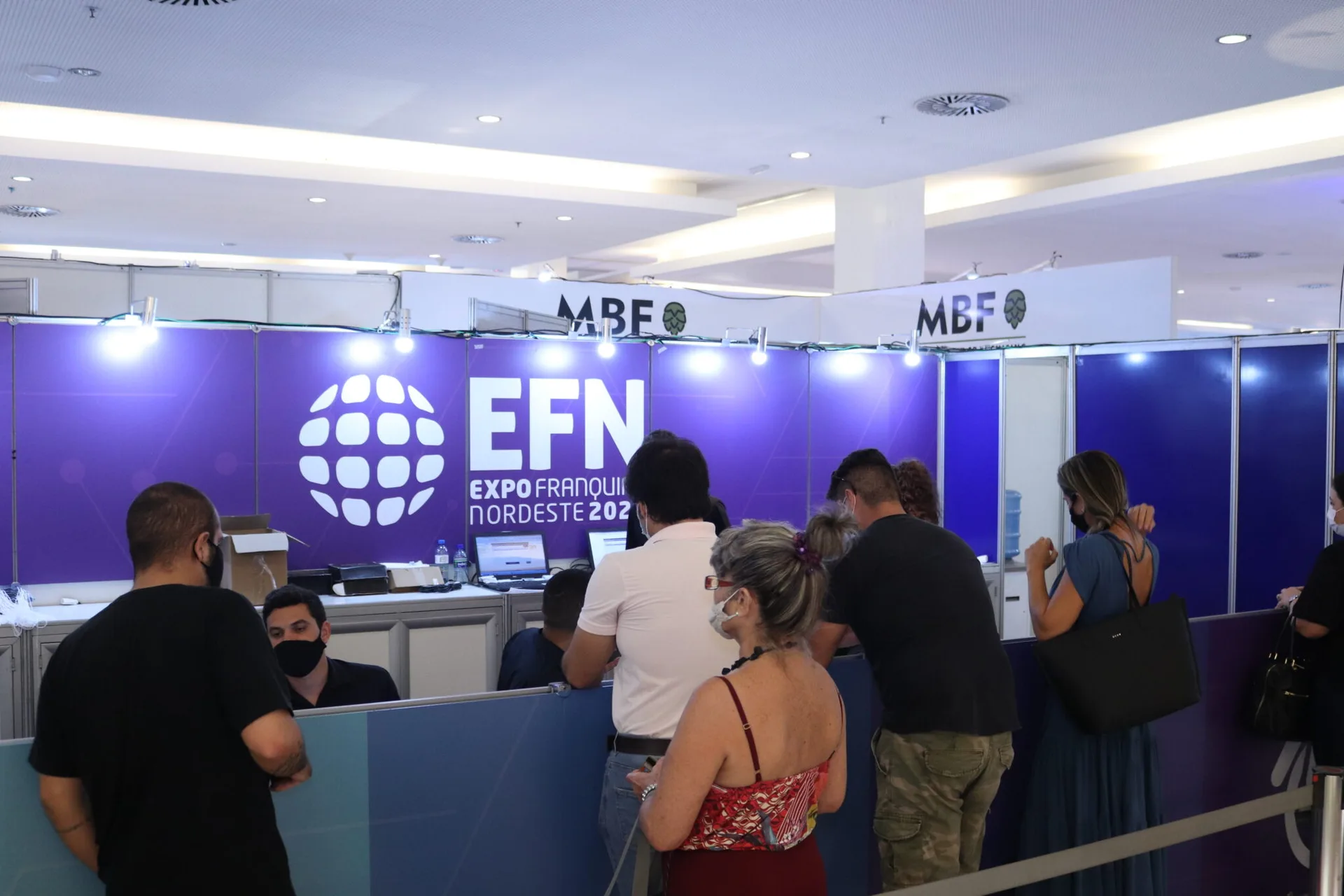 Mercado de trabalho: franquias geram mais de 1 milhão de empregos em 2022; confira as expectativas para 2023