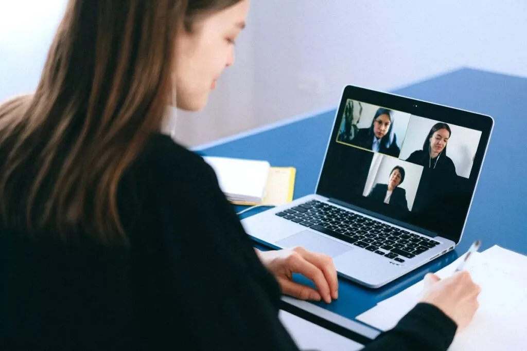 Recrutamento online: vantagens e desvantagens
