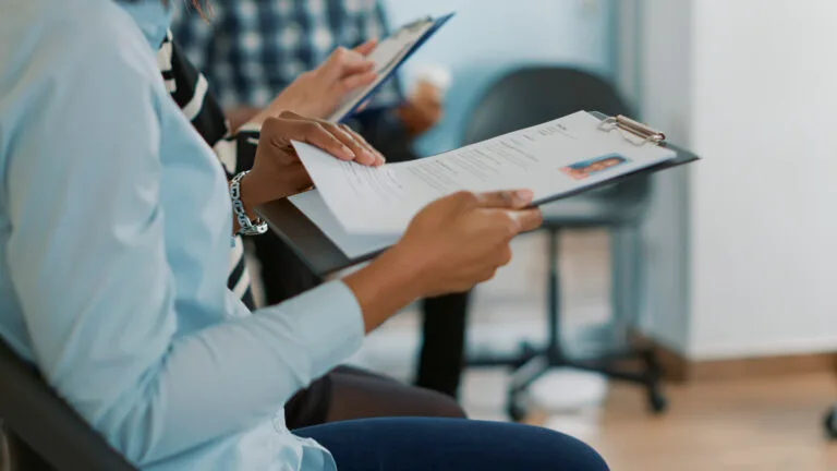 Mais de 600 vagas de emprego ofertadas: Feira de Empregabilidade ocorre em Fortaleza na quinta-feira (25/05)